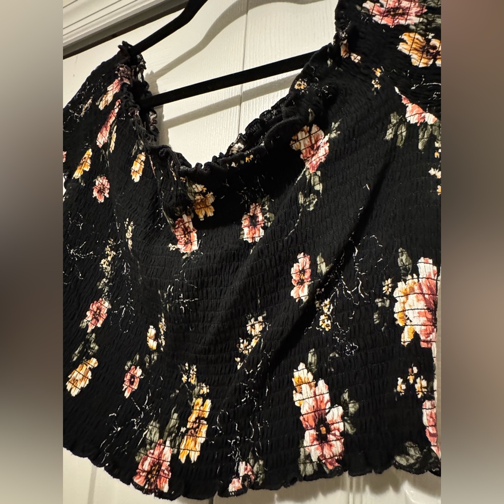 Floral Crop Top - Picture 3 of 5